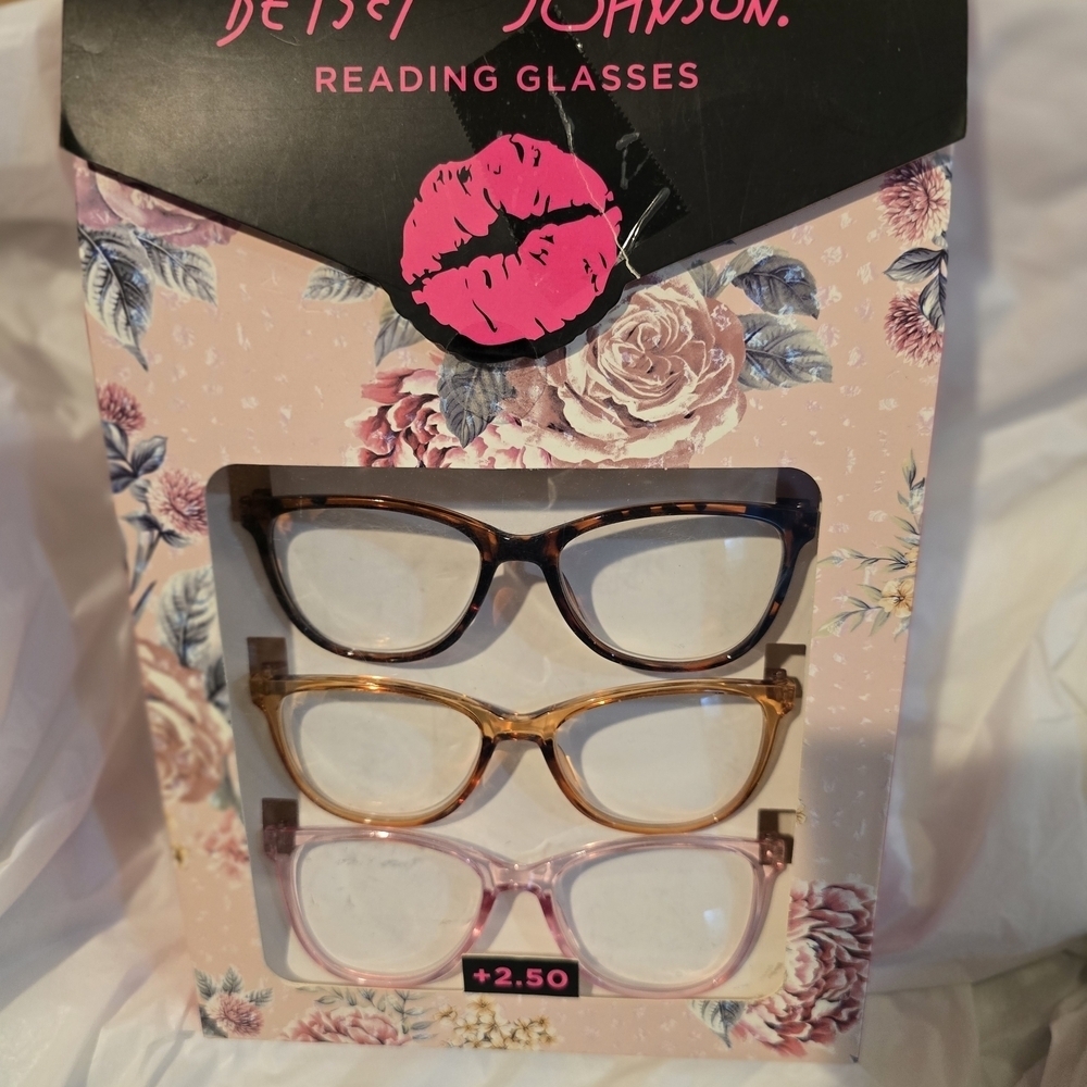 Betsey Johnson Reading Glasses Set